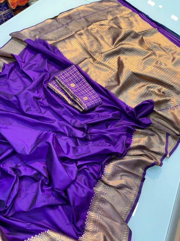 Soft silk  saree with Pure Jari Border and Rich pallu