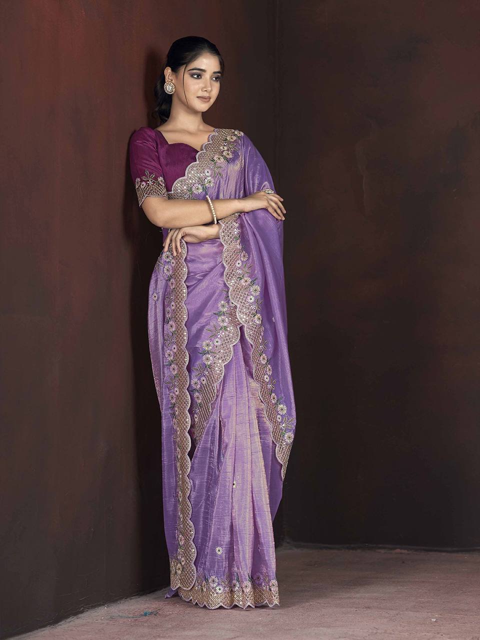 Exquisite Gold Crunchy Saree Featuring Beautiful Floral Embroidery