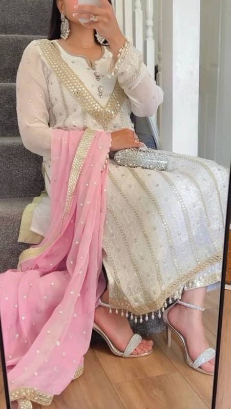 Long Pakistani Suit In Fancy Style