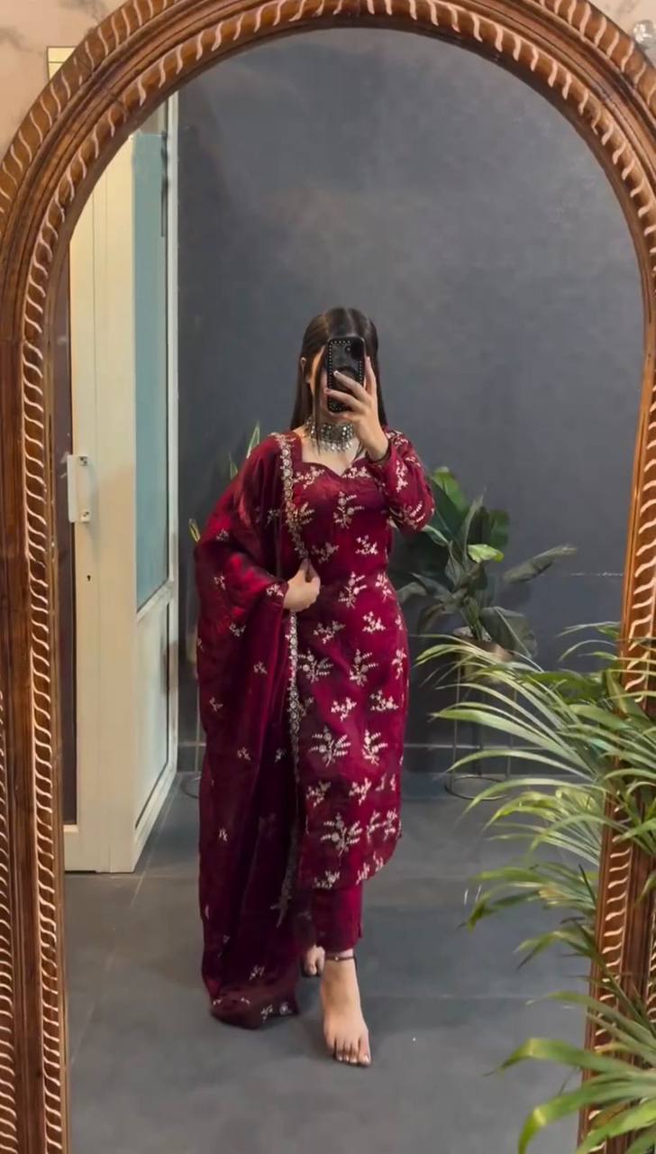 Exquisite three-piece ensemble featuring a crunchy silk Top dupatta and cotton pent