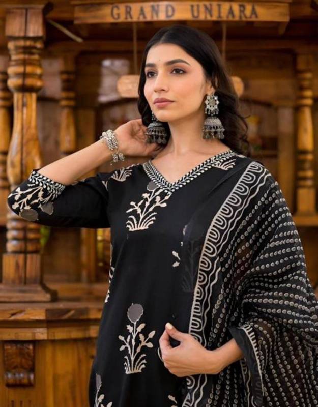 Women's cotton blend V neck Kurta With pant & Dupatta 